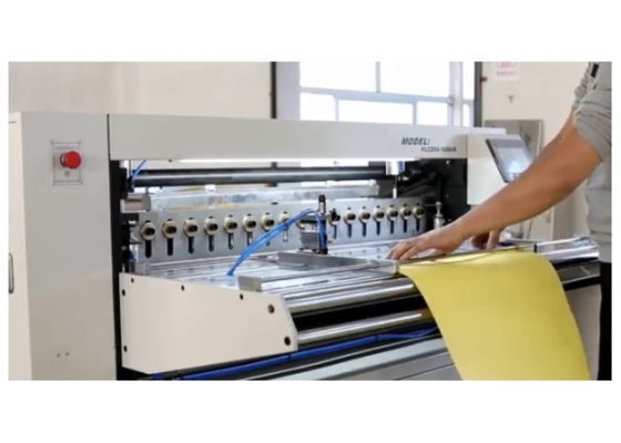 Maximum de plissage de papier de machine de couteau de PLCZ100-600-II Full Auto largeur de 600 millimètres