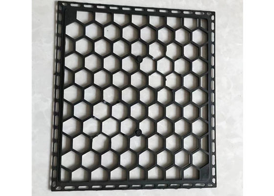 La place matérielle de filtre noir a fixé le filet en plastique de soutien