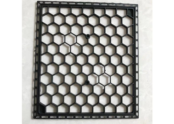 La place matérielle de filtre noir a fixé le filet en plastique de soutien